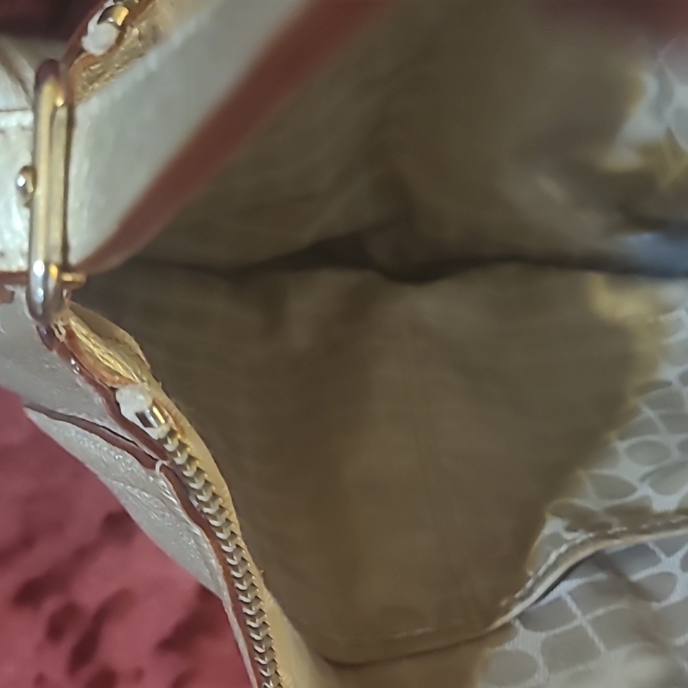 Purse - Picture 2 of 4